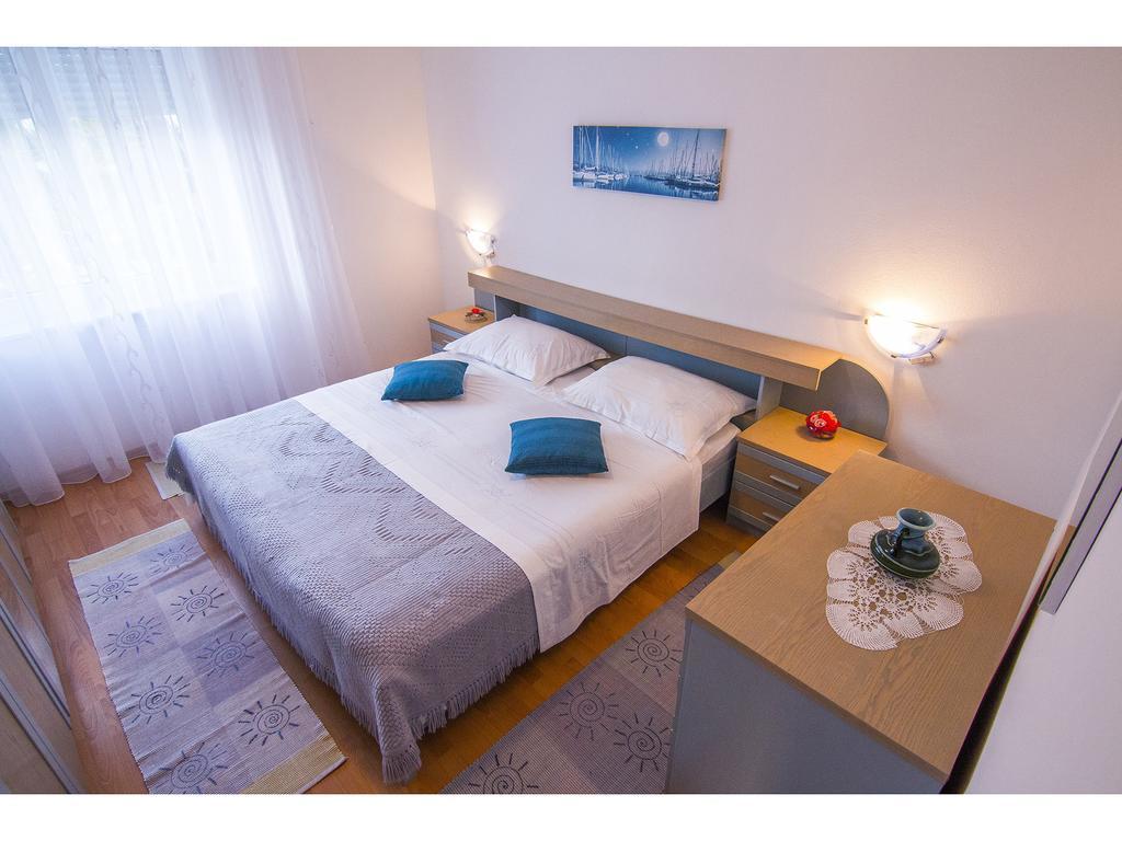 Apartment Miranda スラティネ 部屋 写真