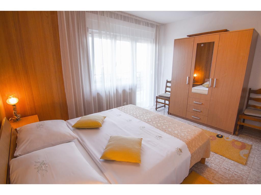 Apartment Miranda スラティネ 部屋 写真