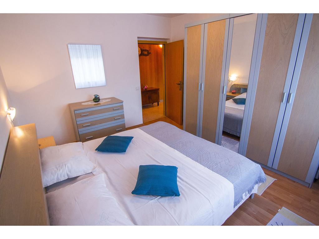 Apartment Miranda スラティネ 部屋 写真