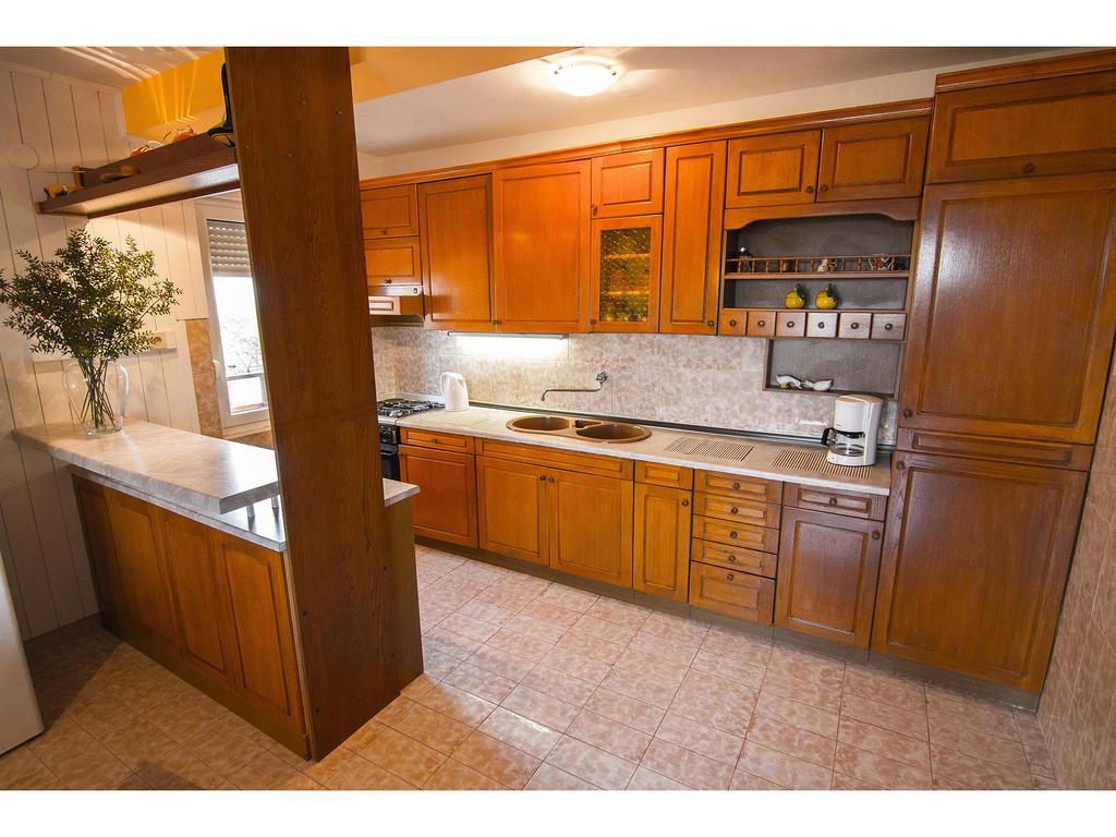 Apartment Miranda スラティネ 部屋 写真