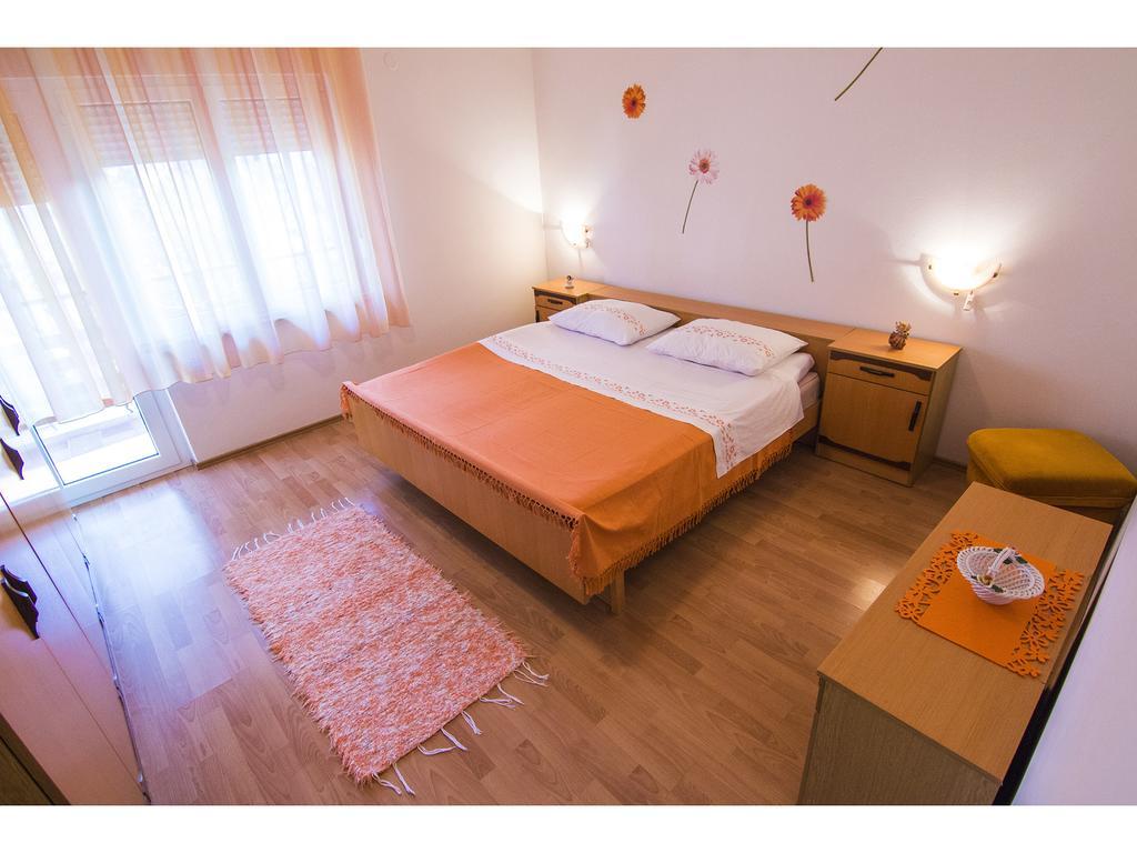 Apartment Miranda スラティネ 部屋 写真
